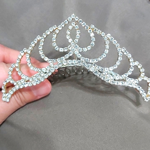 Tiara - Picture 1 of 4